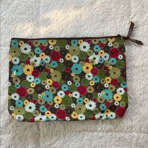 THIRTY ONE ~ Floral Patterned Zipper Pouch / Makeup bag
